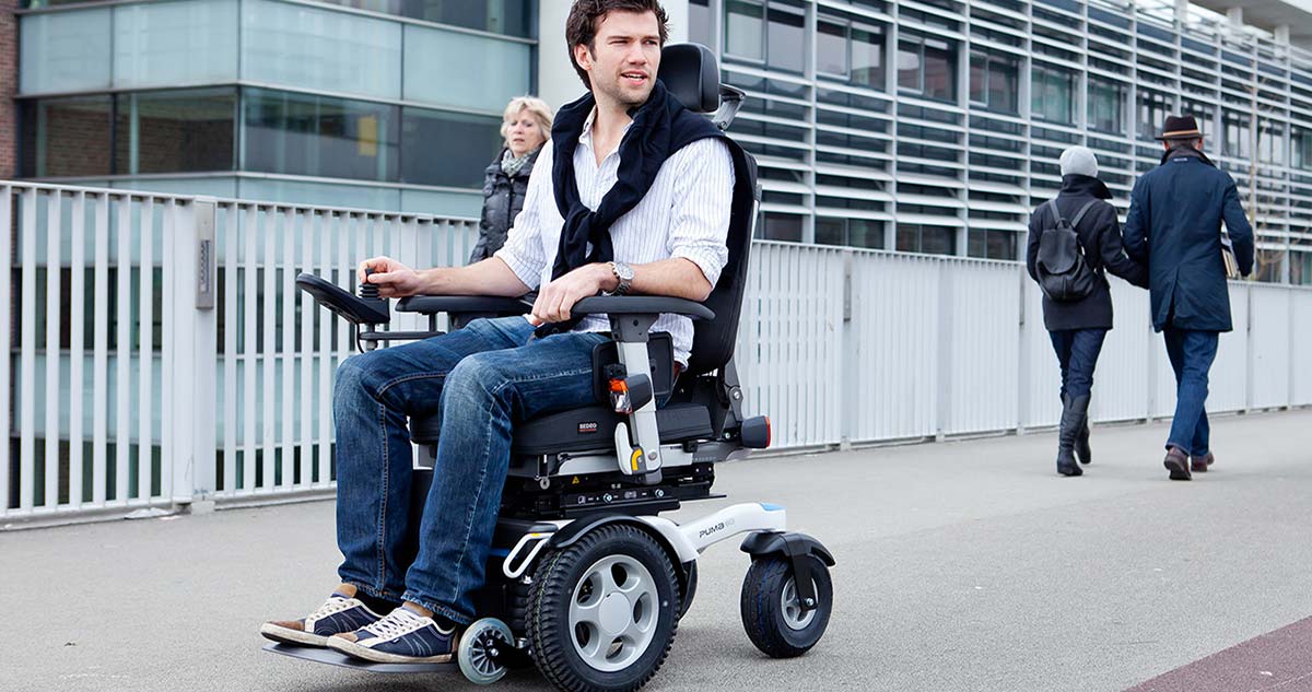 Beneficios de los scooters y sillas de ruedas eléctricas para personas con movilidad reducida