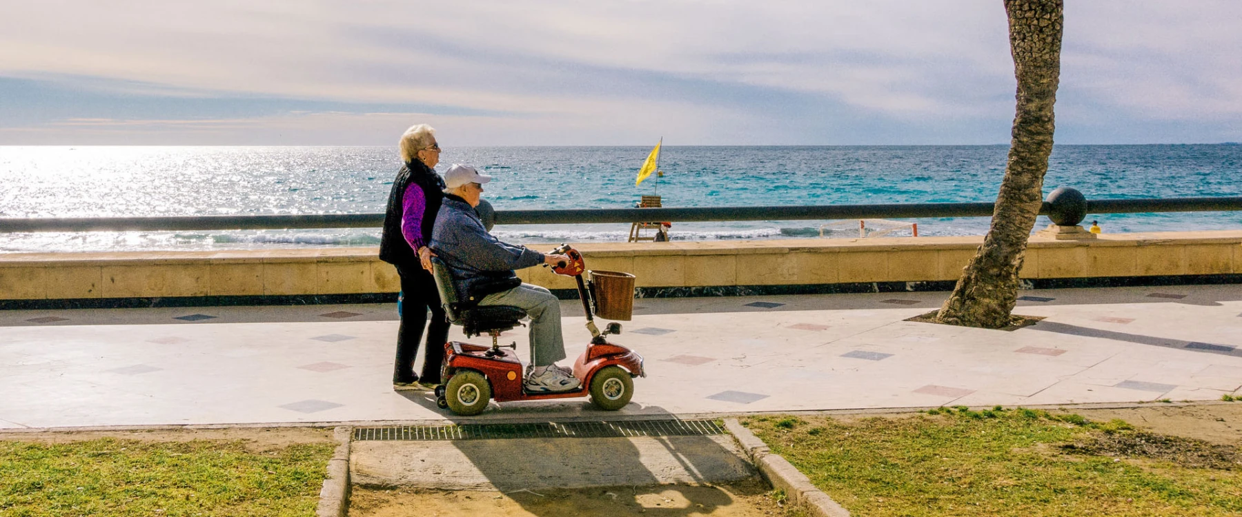 Beneficios de los scooters y sillas de ruedas eléctricas para personas con movilidad reducida