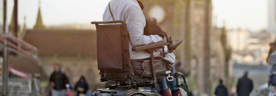 Consejos para el mantenimiento y cuidado de tu silla de ruedas eléctrica · info@easymove.es · Venta y alquiler de scooters eléctricos para minusválidos y sillas de ruedas eléctricas para discapacitados, ancianos o personas con movilidad reducida.