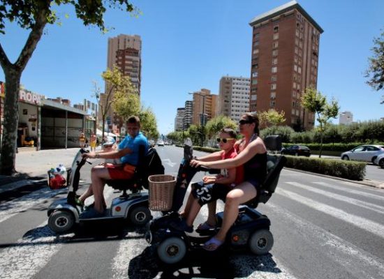 8 beneficios de los scooters y sillas de ruedas eléctricas